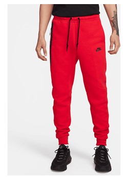 Joggery męskie Nike Sportswear Tech Fleece - Czerwony ze sklepu Nike poland w kategorii Spodnie męskie - zdjęcie 169758995