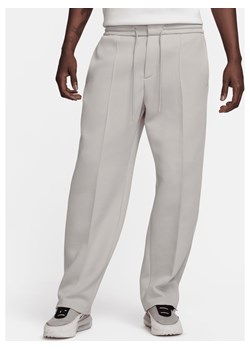 Męskie spodnie dresowe o luźnym kroju u dołu Nike Sportswear Tech Fleece Reimagined - Szary ze sklepu Nike poland w kategorii Spodnie męskie - zdjęcie 169759065