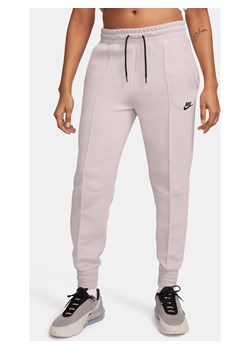 Damskie joggery ze średnim stanem Nike Sportswear Tech Fleece - Fiolet ze sklepu Nike poland w kategorii Spodnie damskie - zdjęcie 169759108