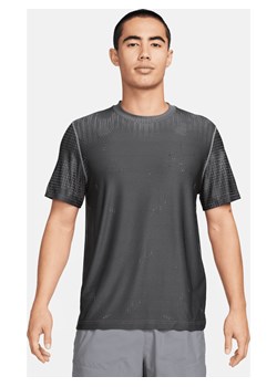 Nike A.P.S. Męska uniwersalna koszulka z krótkim rękawem Dri-FIT ADV - Szary ze sklepu Nike poland w kategorii T-shirty męskie - zdjęcie 169759367