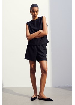 H & M - Jedwabne szorty z falbanką - Czarny ze sklepu H&M w kategorii Spodnie damskie - zdjęcie 169777987