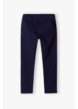 Granatowe eleganckie spodnie chinosy dla chłopca ze sklepu 5.10.15 w kategorii Spodnie chłopięce - zdjęcie 169782698