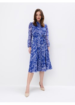 Mohito - Koszulowa niebieska sukienka midi - niebieski ze sklepu Mohito w kategorii Sukienki - zdjęcie 169782965