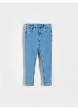 Reserved - Elastyczne jeansy slim - niebieski ze sklepu Reserved w kategorii Spodnie chłopięce - zdjęcie 169783545