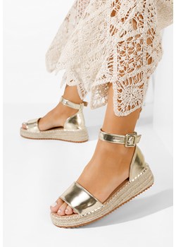 Złote espadryle na koturnie Vicky ze sklepu Zapatos w kategorii Sandały damskie - zdjęcie 169792456