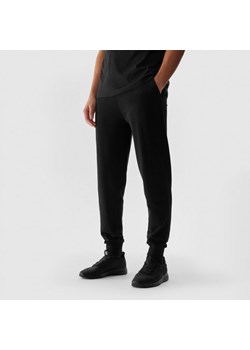 Męskie spodnie dresowe 4F 4FWSS24TTROM603 - czarne ze sklepu Sportstylestory.com w kategorii Spodnie męskie - zdjęcie 169793379