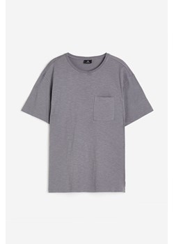 H & M - T-shirt z kieszonką Regular Fit - Szary ze sklepu H&M w kategorii T-shirty męskie - zdjęcie 169801085