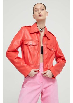 Moschino Jeans kurtka skórzana damska kolor czerwony przejściowa ze sklepu ANSWEAR.com w kategorii Kurtki damskie - zdjęcie 169802759
