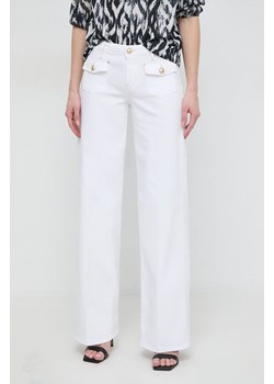 Guess jeansy damskie kolor biały W4GA0T D4PV3 ze sklepu ANSWEAR.com w kategorii Jeansy damskie - zdjęcie 169802907