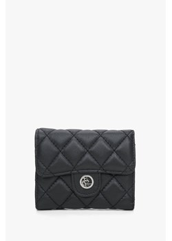 Estro: Mały czarny portfel damski z ozdobnym tłoczeniem ze sklepu Estro w kategorii Portfele damskie - zdjęcie 169806557