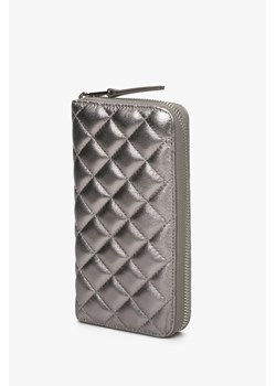 Estro: Duży srebrny portfel damski z pikowanej skóry ze sklepu Estro w kategorii Portfele damskie - zdjęcie 169806578