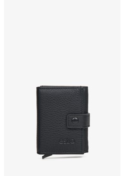 Estro: Mały skórzany portfel męski w kolorze czarnym zapinany na zatrzask ze sklepu Estro w kategorii Portfele męskie - zdjęcie 169806607