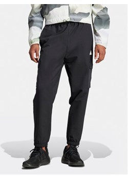 adidas Spodnie dresowe City Escape IR5179 Czarny Regular Fit ze sklepu MODIVO w kategorii Spodnie męskie - zdjęcie 169812316