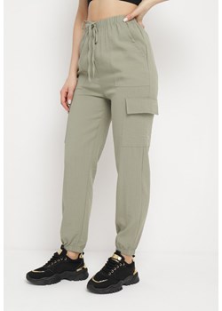Zielone Spodnie Joggery z Bawełny i Lnu z Szerokimi Kieszeniami Welnora ze sklepu Born2be Odzież w kategorii Spodnie damskie - zdjęcie 169815227