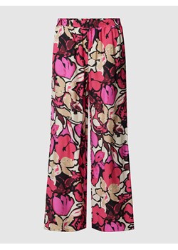 Spodnie materiałowe z szeroką nogawką i kwiatowym nadrukiem na całej powierzchni model ‘Janina’ ze sklepu Peek&Cloppenburg  w kategorii Spodnie damskie - zdjęcie 169823065