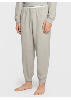 Calvin Klein Underwear Spodnie piżamowe 000NM2302E Szary Relaxed Fit ze sklepu MODIVO w kategorii Piżamy męskie - zdjęcie 169832827