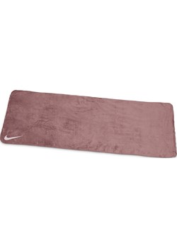 Ręcznik do jogi Nike - Fiolet ze sklepu Nike poland w kategorii Ręczniki - zdjęcie 169839329