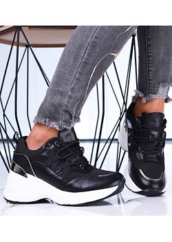 Sznurowane czarne sneakersy na niskim koturnie /A5-3 15717 T358/ ze sklepu Pantofelek24.pl w kategorii Buty sportowe damskie - zdjęcie 169846925