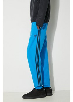 adidas Originals spodnie dresowe kolor niebieski z aplikacją  IM9881 ze sklepu PRM w kategorii Spodnie męskie - zdjęcie 169850536