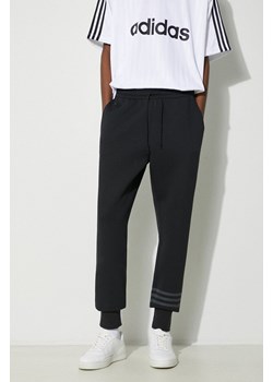 adidas Originals spodnie dresowe Street Neuclassics Cuffed kolor czarny z aplikacją IS2812 ze sklepu PRM w kategorii Spodnie męskie - zdjęcie 169850538