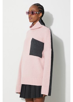JW Anderson sweter wełniany damski kolor różowy z półgolfem KW1004.YN0144 ze sklepu PRM w kategorii Swetry damskie - zdjęcie 169854046