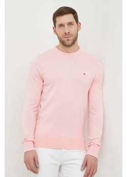 Tommy Hilfiger sweter męski kolor różowy lekki ze sklepu ANSWEAR.com w kategorii Swetry męskie - zdjęcie 169858879