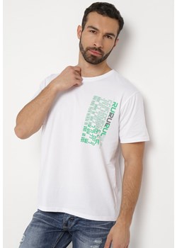 Biała Koszulka Bawełniana z Ozdobnym Nadrukiem na Przodzie Ulitiama ze sklepu Born2be Odzież w kategorii T-shirty męskie - zdjęcie 169867915