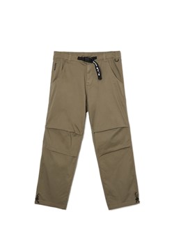 Cropp - Oliwkowe spodnie parachute z paskiem - zielony ze sklepu Cropp w kategorii Spodnie męskie - zdjęcie 169878399