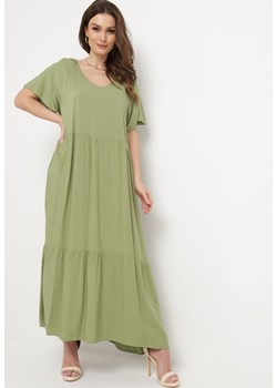Zielona Rozkloszowana Sukienka Maxi Bawełniana z Krótkim Rękawem i Trójkątnym Dekoltem Alirtha ze sklepu Born2be Odzież w kategorii Sukienki - zdjęcie 169879657