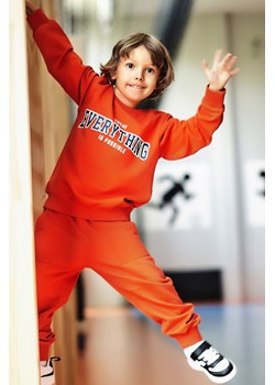 Pomarańczowe spodnie dresowe bawełniane dla chłopca ze sklepu 5.10.15 w kategorii Spodnie chłopięce - zdjęcie 169880198
