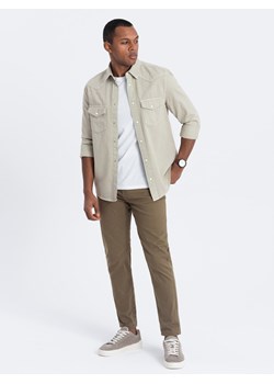 Spodnie męskie chino o dopasowanym kroju - oliwkowe V3 OM-PACP-0151 ze sklepu ombre w kategorii Spodnie męskie - zdjęcie 169883167
