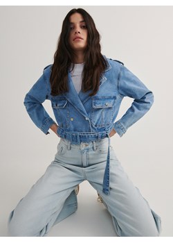 Reserved - Krótka kurtka jeansowa z paskiem - niebieski ze sklepu Reserved w kategorii Kurtki damskie - zdjęcie 169888609