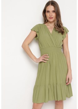 Zielona Bawełniana Sukienka Midi z Kopertowym Dekoltem i Falbankami Xeniabia ze sklepu Born2be Odzież w kategorii Sukienki - zdjęcie 169892899