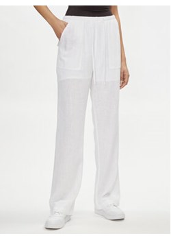 Tommy Jeans Spodnie materiałowe Harper DW0DW17965 Biały Relaxed Fit ze sklepu MODIVO w kategorii Spodnie damskie - zdjęcie 169895395