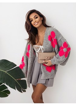 Sweter Flowery Gray Różowy ze sklepu Lisa Mayo w kategorii Swetry damskie - zdjęcie 169896747