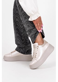 Beżowe sneakersy skórzane damskie buty sportowe sznurowane na platformie PRODUKT POLSKI Casu 2275 ze sklepu Casu.pl w kategorii Półbuty damskie - zdjęcie 169942636
