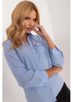 Jasnoniebieska klasyczna koszula damska z kieszenią ze sklepu 5.10.15 w kategorii Koszule damskie - zdjęcie 169960448
