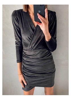 Sukienka REBEKA welurowa z zakładanym przodem czarna ze sklepu forseti.net.pl w kategorii Sukienki - zdjęcie 169960986