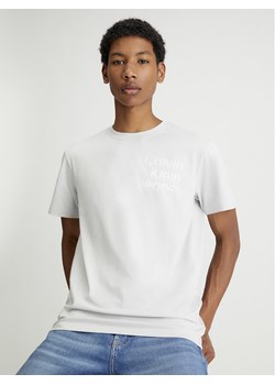 Calvin Klein Koszulka w kolorze jasnoszarym ze sklepu Limango Polska w kategorii T-shirty męskie - zdjęcie 169965305