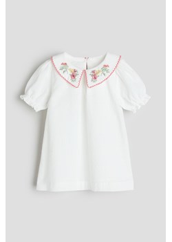 H & M - Sukienka z wyszywanym motywem - Biały ze sklepu H&M w kategorii Sukienki dziewczęce - zdjęcie 169992499