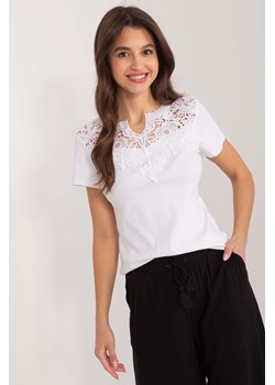 Ecru bluzka damska z koronkowym dekoltem z krótkim rękawem ze sklepu 5.10.15 w kategorii Bluzki damskie - zdjęcie 169994308