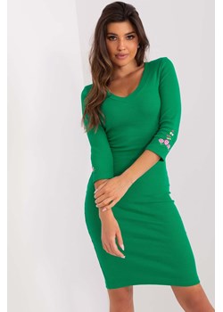 Zielona dopasowana sukienka damska z rękawem 3/4 ze sklepu 5.10.15 w kategorii Sukienki - zdjęcie 169994596