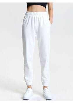 Sinsay - Spodnie dresowe - kremowy ze sklepu Sinsay w kategorii Spodnie damskie - zdjęcie 169999187