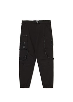 Cropp - Czarne spodnie loose z paskiem - czarny ze sklepu Cropp w kategorii Spodnie męskie - zdjęcie 170001546