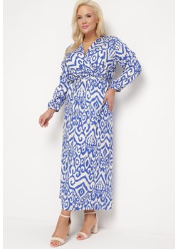 Biało-Niebieska Sukienka z Wiskozy z Wiązanym Paskiem Ozdobiona Ornamentalnym Błyszczącym Wzorem Eosia ze sklepu Born2be Odzież w kategorii Sukienki - zdjęcie 170004635