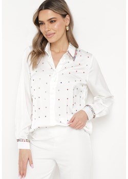 Biała Koszula z Ozdobnym Kołnierzykiem z Ćwiekami i Cyrkoniami Aiatla ze sklepu Born2be Odzież w kategorii Koszule damskie - zdjęcie 170005325