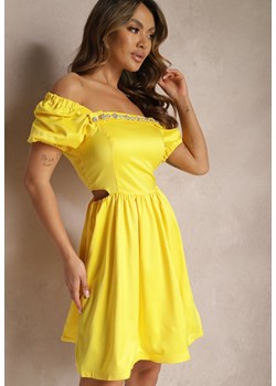 Żółta Rozkloszowana Sukienka Mini z Wycięciami po Bokach i Cyrkoniami na Dekolcie Erelasia ze sklepu Renee odzież w kategorii Sukienki - zdjęcie 170006755