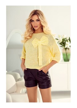 krótki sweter bona z kokardą polski producent j&k premium - jasny żółty ze sklepu STYLOWO w kategorii Swetry damskie - zdjęcie 170011026