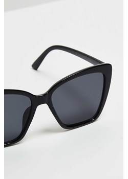 Okulary przeciwsłoneczne kwadratowe czarne ze sklepu Moodo.pl w kategorii Okulary przeciwsłoneczne damskie - zdjęcie 170011226