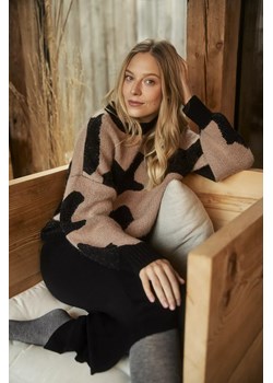 Wzorzysty sweter ze sklepu Moodo.pl w kategorii Swetry damskie - zdjęcie 170017126